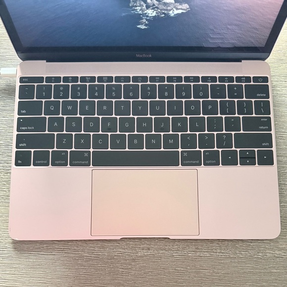 Apple MacBook - Rose Pink - Picture 3 of 13